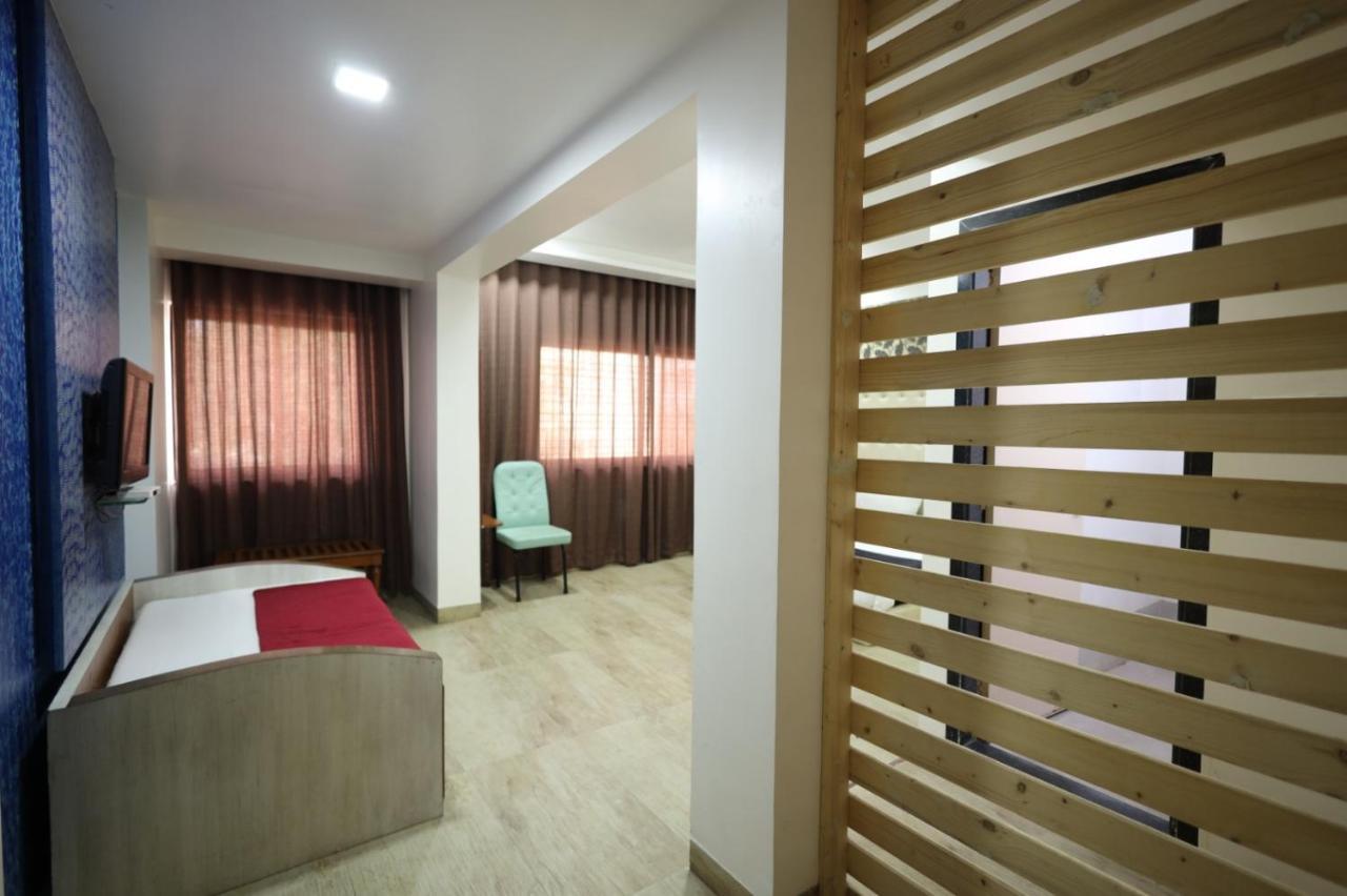 Saish Hotel Shirdi Dış mekan fotoğraf