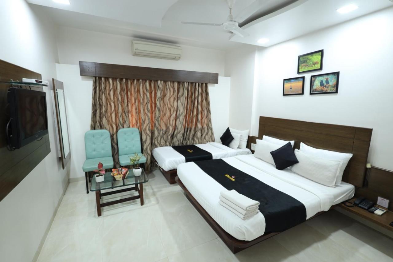 Saish Hotel Shirdi Dış mekan fotoğraf