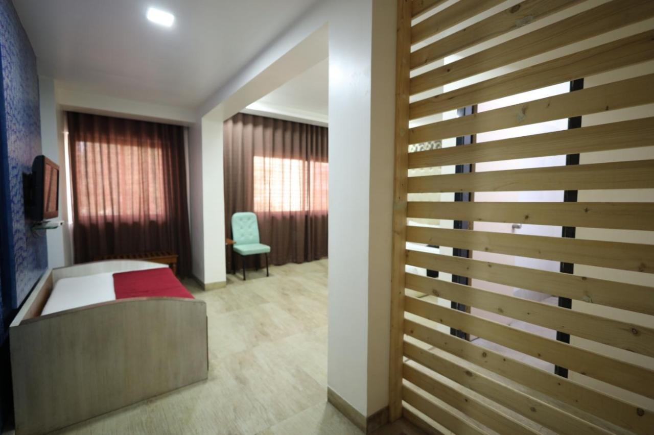 Saish Hotel Shirdi Dış mekan fotoğraf